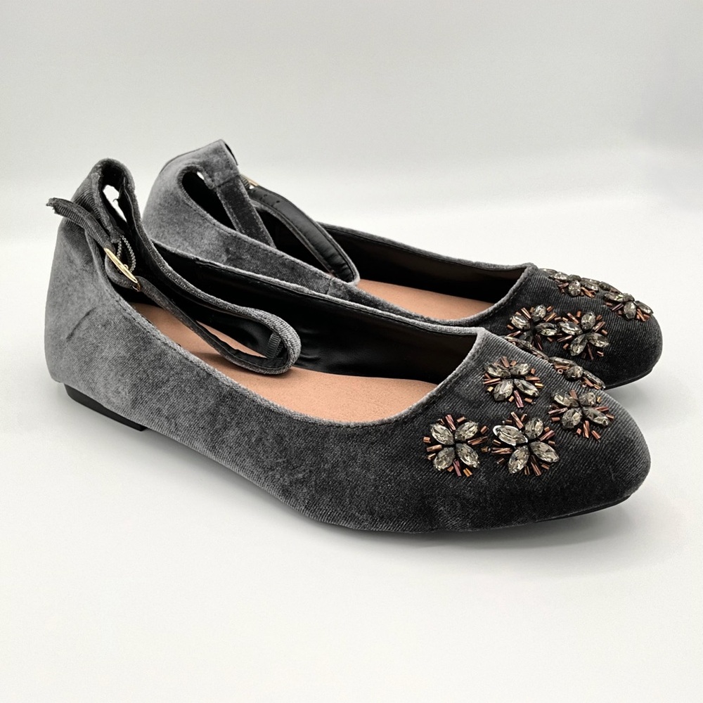 Like New w/o Box Torrid Gray Velvet Rhinestone Ankle Strap Ballet Flat US 7.5W